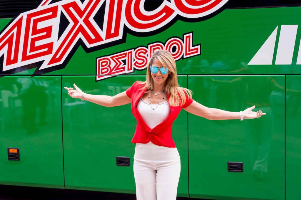 La empresa líder en movilidad integral, ADO presentó el autobús que serán los encargados de transportar a la Selección Méxicana de Béisbol 