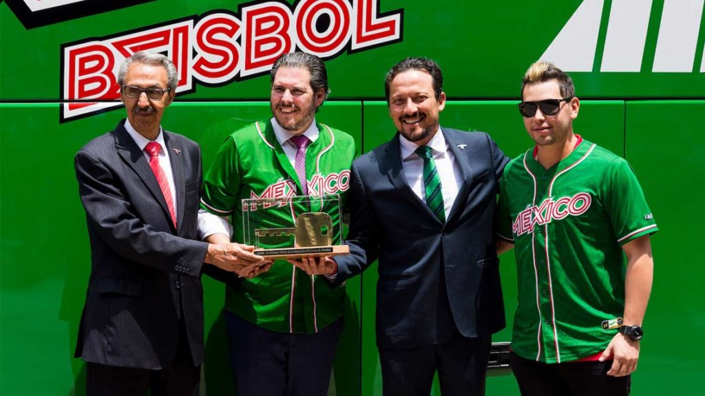 La empresa líder en movilidad integral, ADO presentó el autobús que serán los encargados de transportar a la Selección Méxicana de Béisbol
