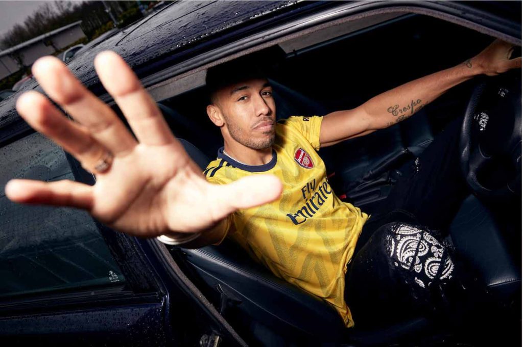 adidas revive el clásico uniforme"bruised banana" del Arsenal