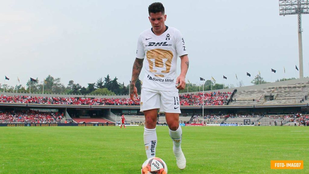 En Pumas no descartan la salida de Juan Iturbe