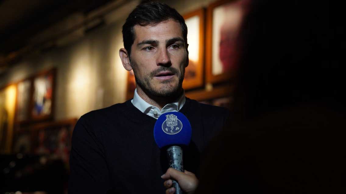 Iker Casillas anuncia que no jugará con el Porto
