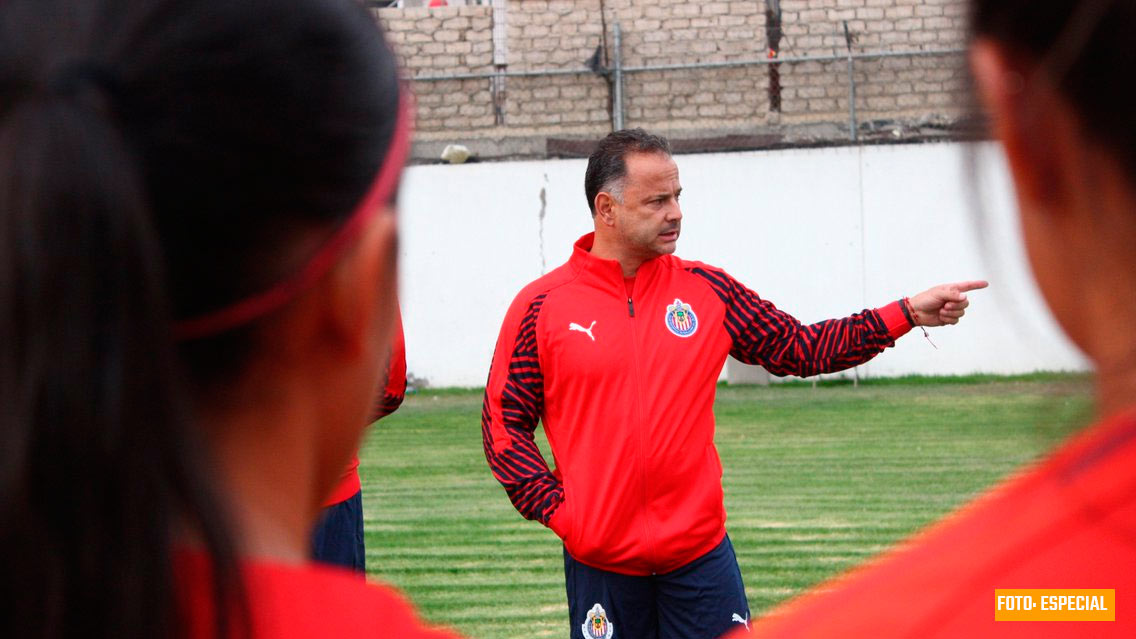 Ramón Villa Zeballos al rescate de Chivas Femenil