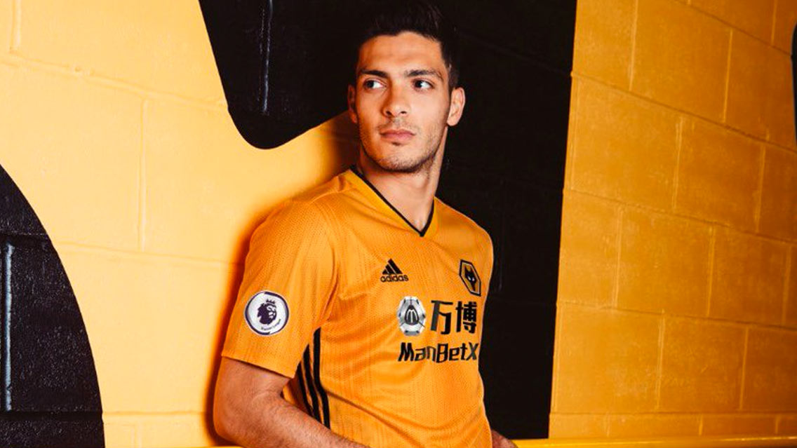 Raúl Jiménez y Wolves presentan nueva piel