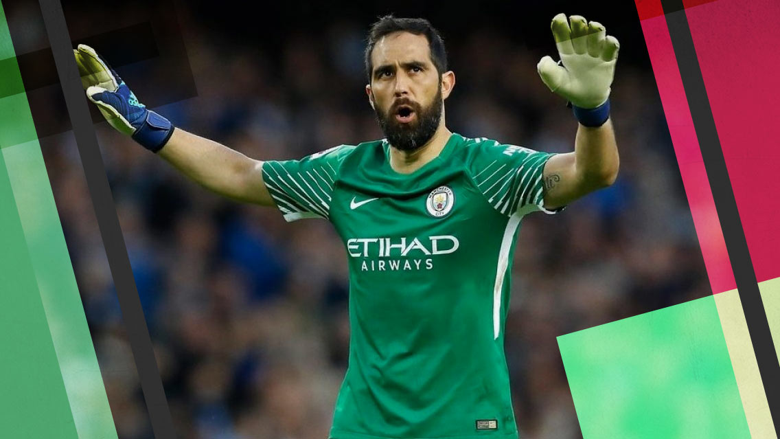 Claudio Bravo en la mira de América para suplir a Marchesín