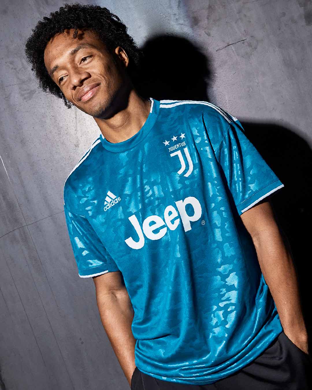 El tercer jersey de la Juventus 2019-2020 0