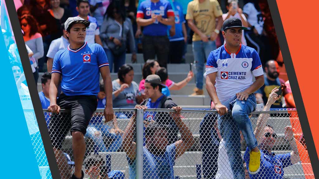 Afición de Cruz Azul pide la salida de Víctor Garcés