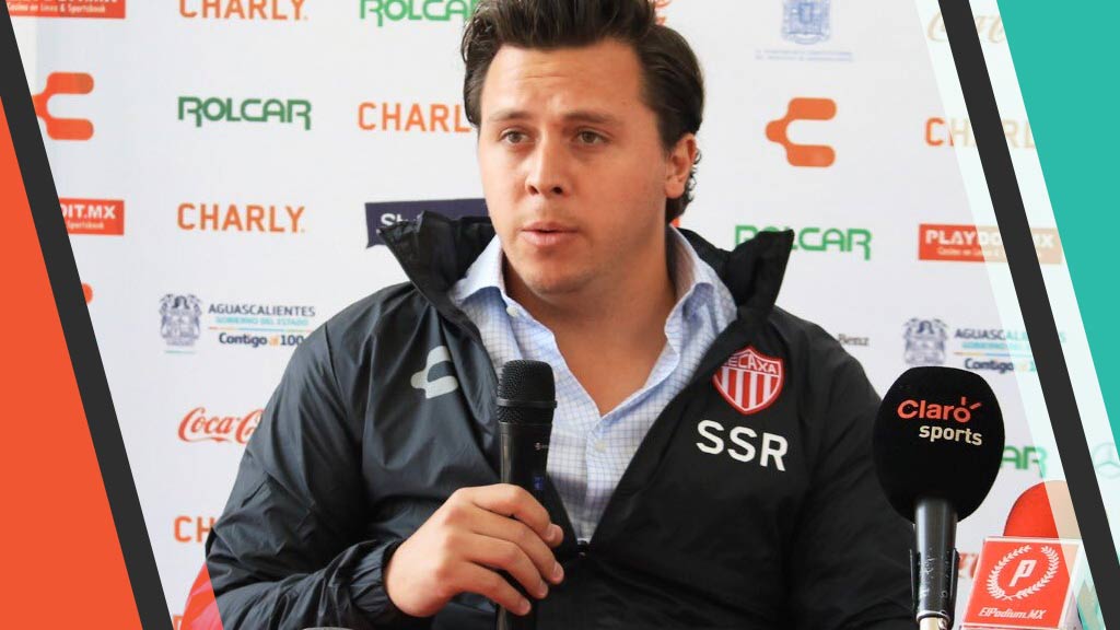 La Directiva de Necaxa presenta a San Román y Clark