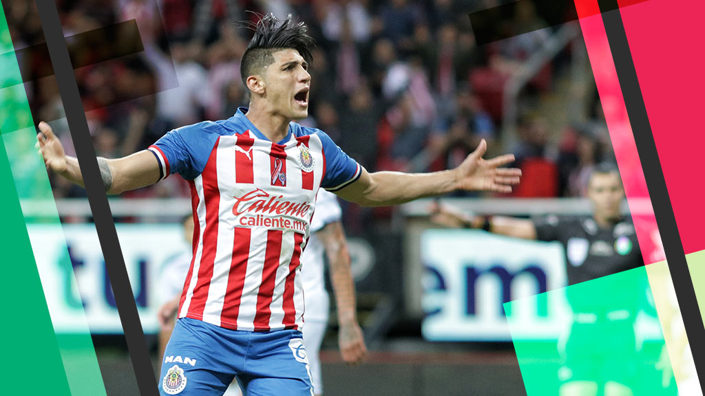 Alan Pulido se engancha con Álvaro Morales en redes