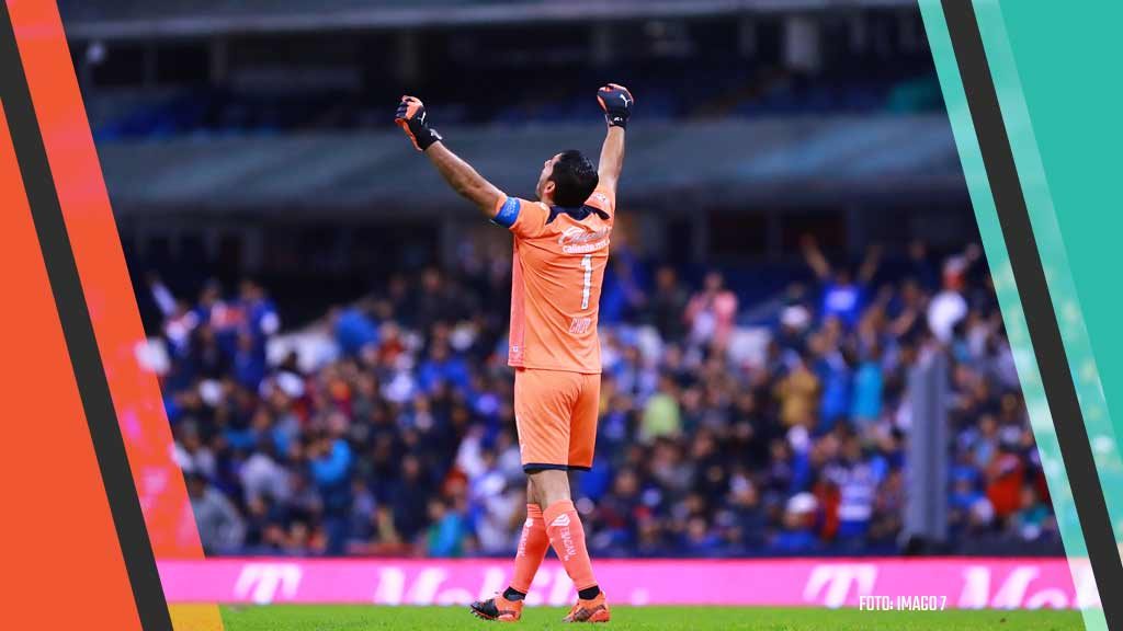 Cruz Azul renueva un año más con Corona