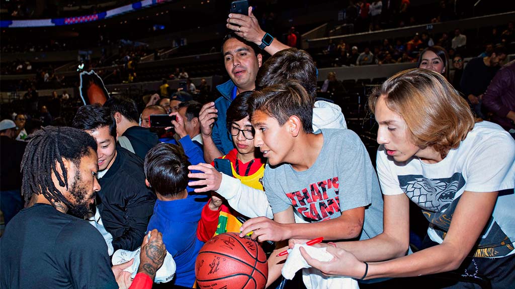 Los aficionados se entregaron a Derrick Rose, estrella de los Pistons