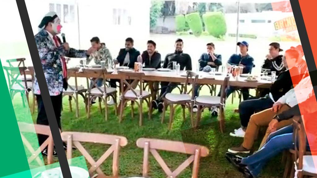 Payaso 'se burla' de jugadores de Chivas en show