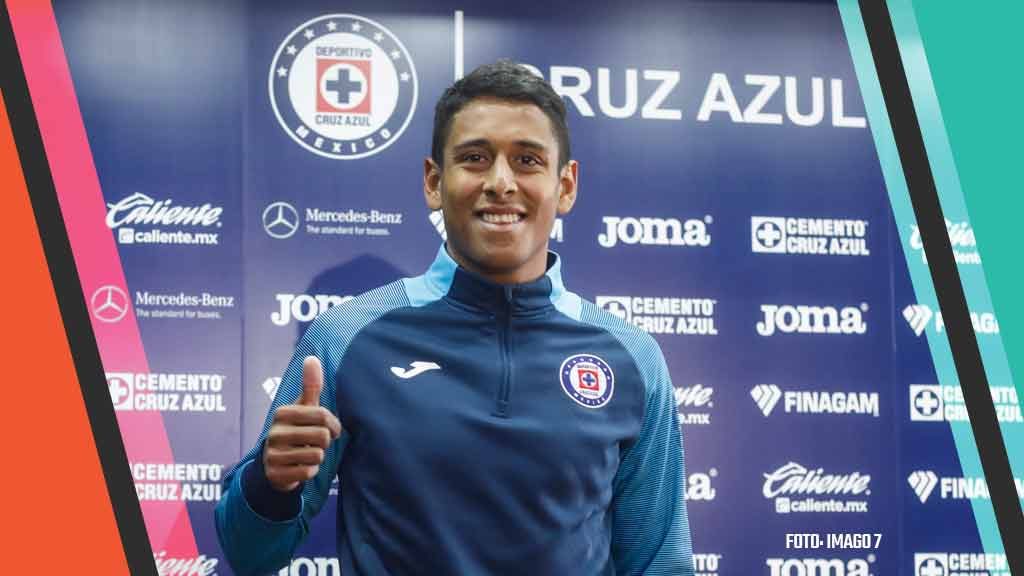 Cruz Azul presentó oficialmente a RomoCruz Azul presentó oficialmente a Romo