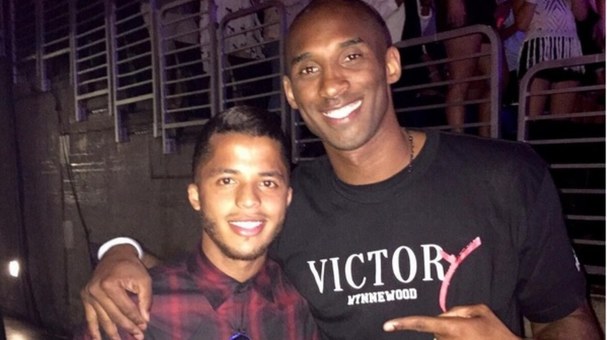Kobe Bryant con Giovani Dos Santos