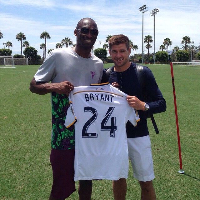 Kobe Bryant con Steven Gerrard