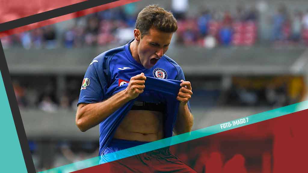 Santiago Giménez seguirá como titular con Cruz Azul