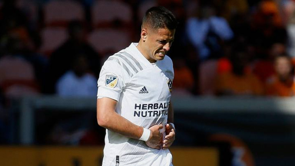 Chicharito Hernández; Tres delanteros causan baja y aún así no tiene cabida en Selección Mexicana