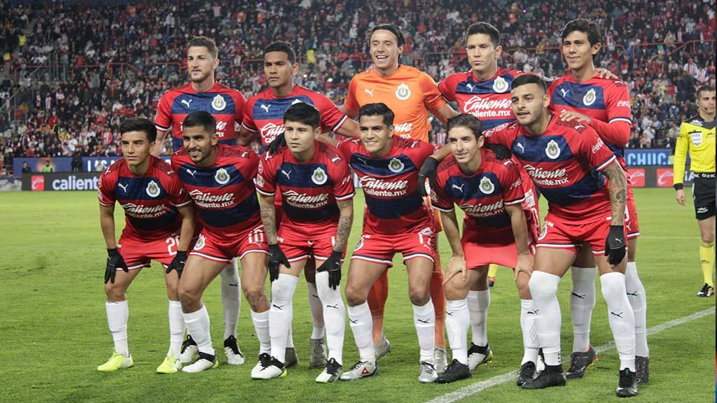 Chivas anuncia sueldos diferidos a jugadores