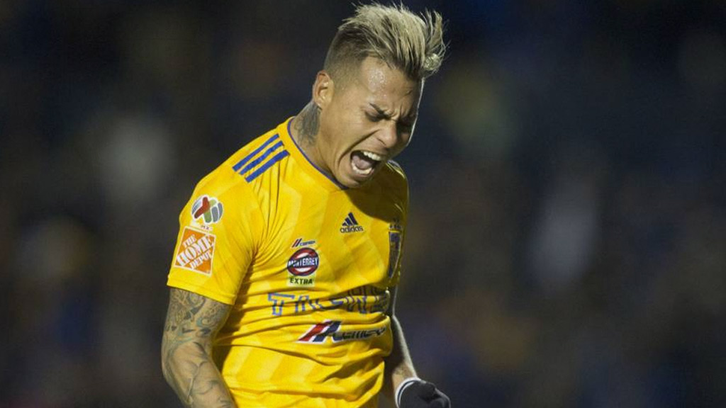 Eduardo Vargas podría llegar gratis a Boca Juniors