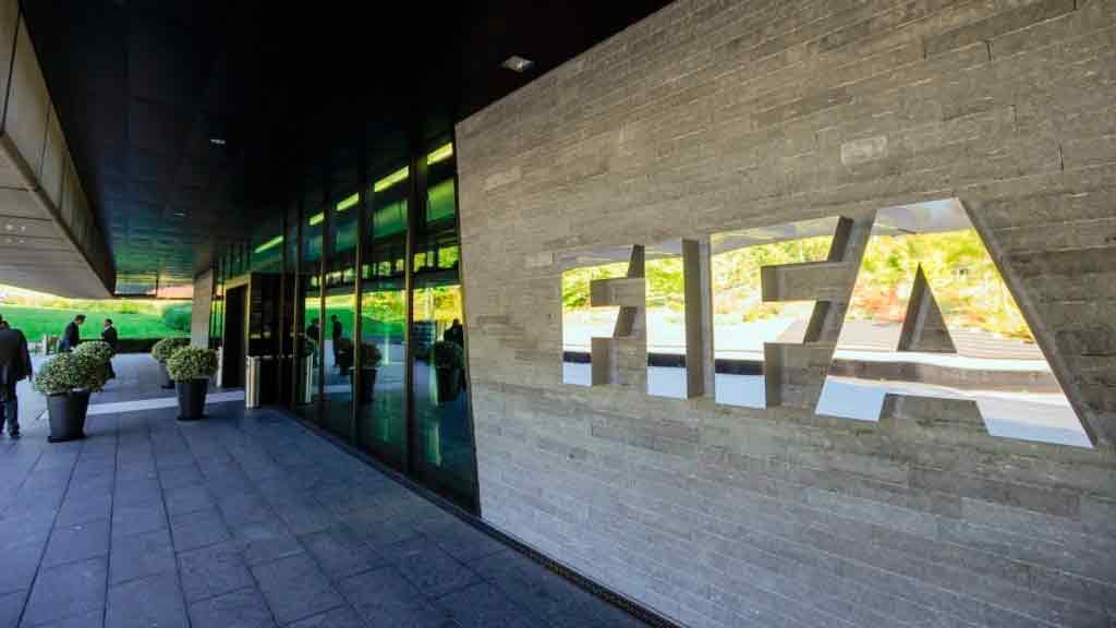 FIFA confirma que contratos que finalicen en junio deben prorrogarse