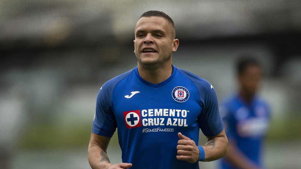 Jonathan Rodríguez seguiría en Cruz Azul por Coronvirus