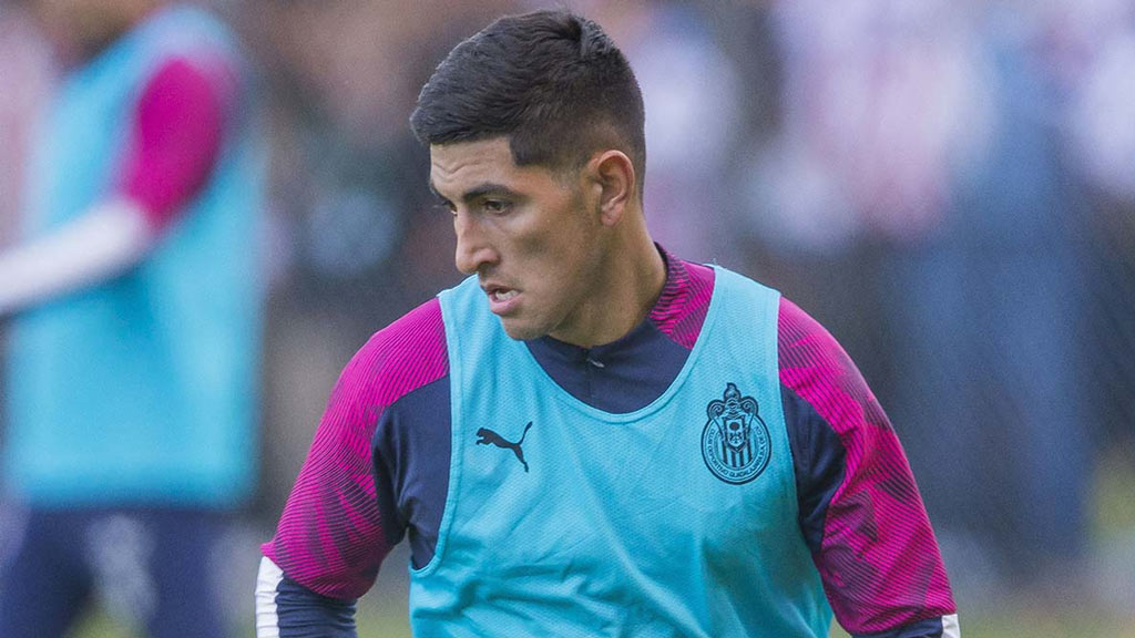 Chivas prioriza el regreso de Víctor Guzmán