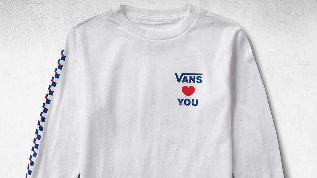 Esta sudadera blanca de Vans es parte de la colección