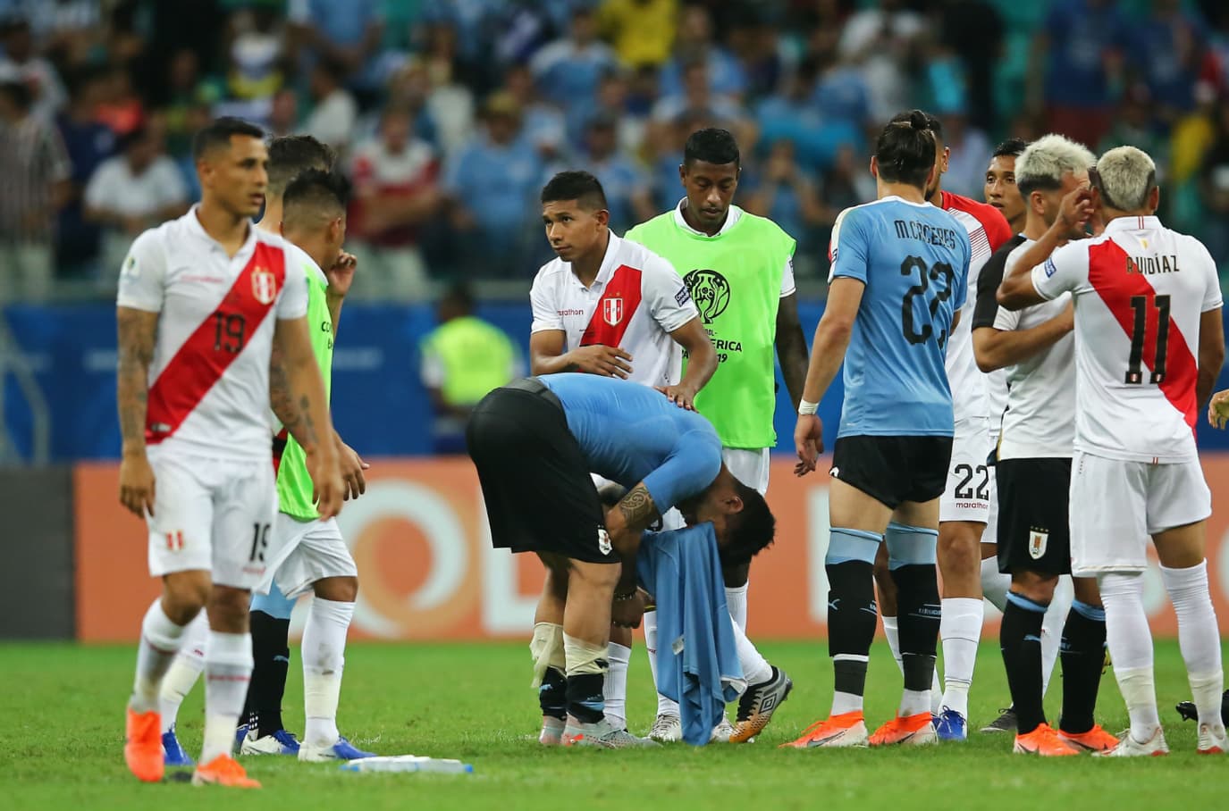 Yoshimar Yotún y Perú eliminaron a la Uruguay de Luis Suárez