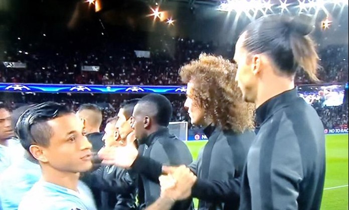 Yoshimar Yotún pudo estrechar su mano con Zlatan Ibrahimovic