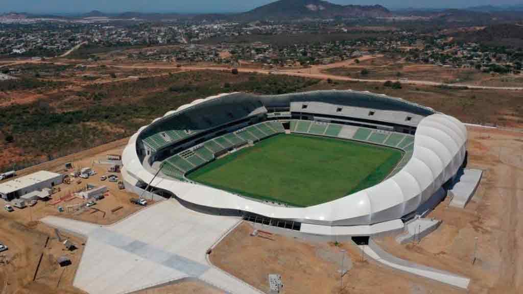 ¿Cuánto costó el estadio de Mazatlán a donde se mudaría Monarcas?