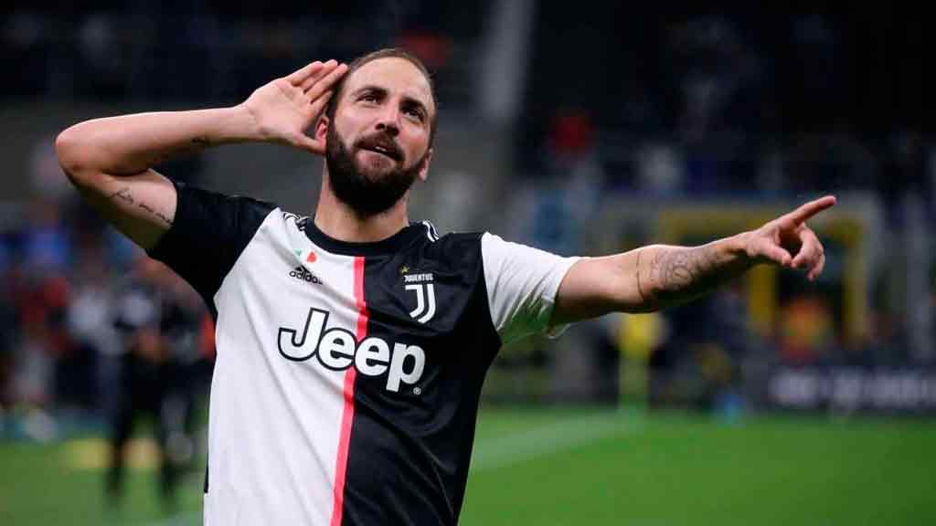 Higuaín, ¿compañero o sustituto de Raúl Jiménez en el Wolverhampton?