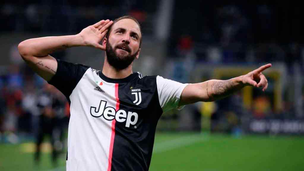 Higuaín, ¿compañero o sustituto de Raúl Jiménez en el Wolverhampton?