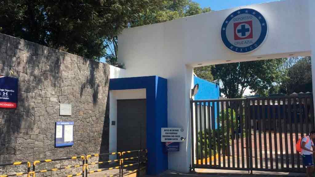 Integrante de staff en Cruz Azul da positivo por coronavirus