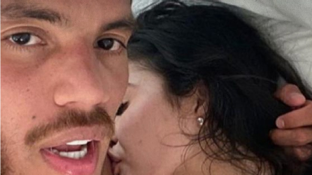 Jonathan Dos Santos filtra foto con modelo al desnudo