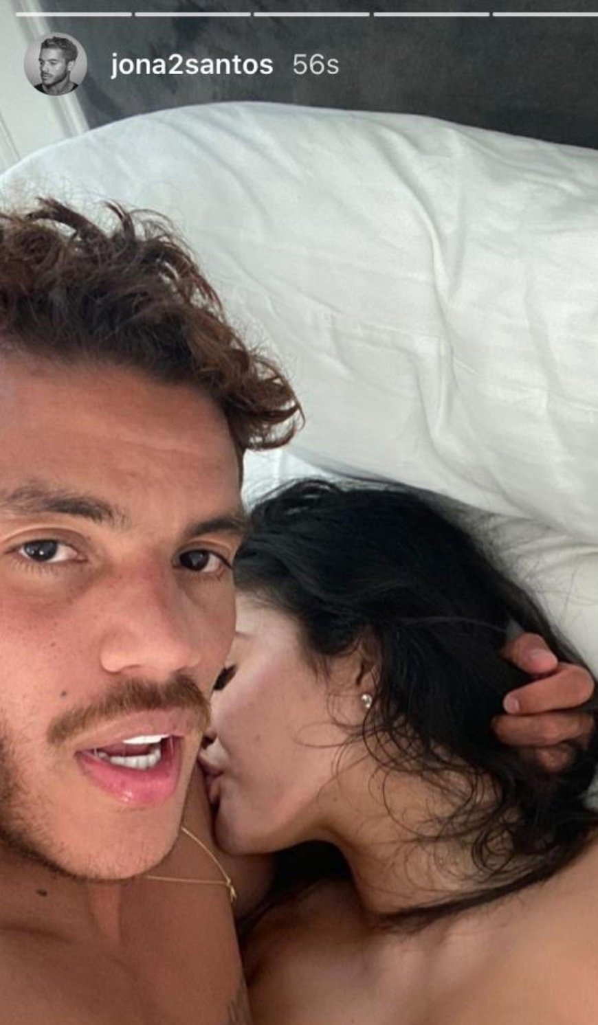 Jonathan Dos Santos y la foto del escándalos en sus redes sociales