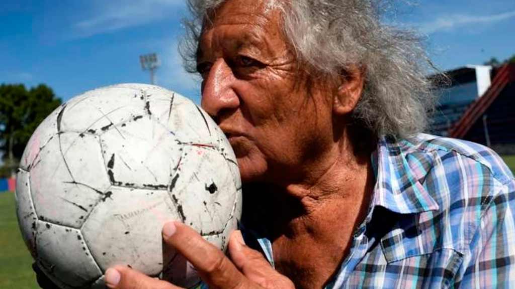 ¿Quién fue ‘El Trinche’ Carlovich?, el mito del futbol argentino