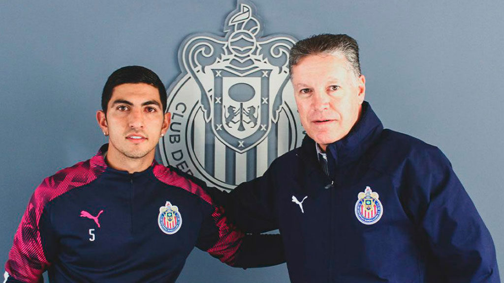 Ricardo Peláez abre las puertas de Chivas a Víctor Guzmán