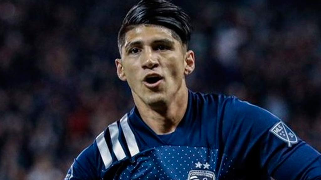 Critican a Alan Pulido por manejar a exceso de velocidad