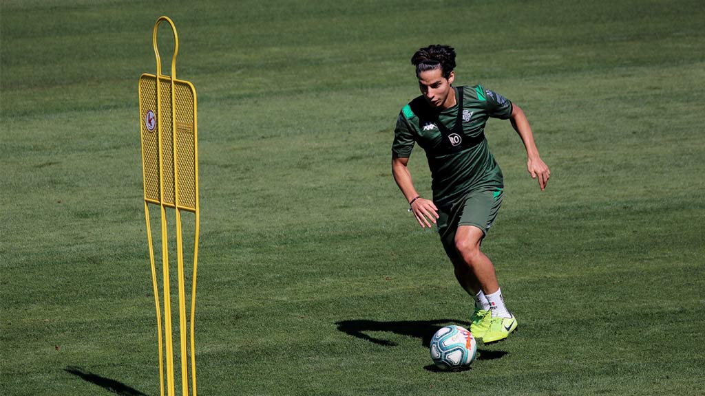 Diego Lainez ha perdido millones en su valor