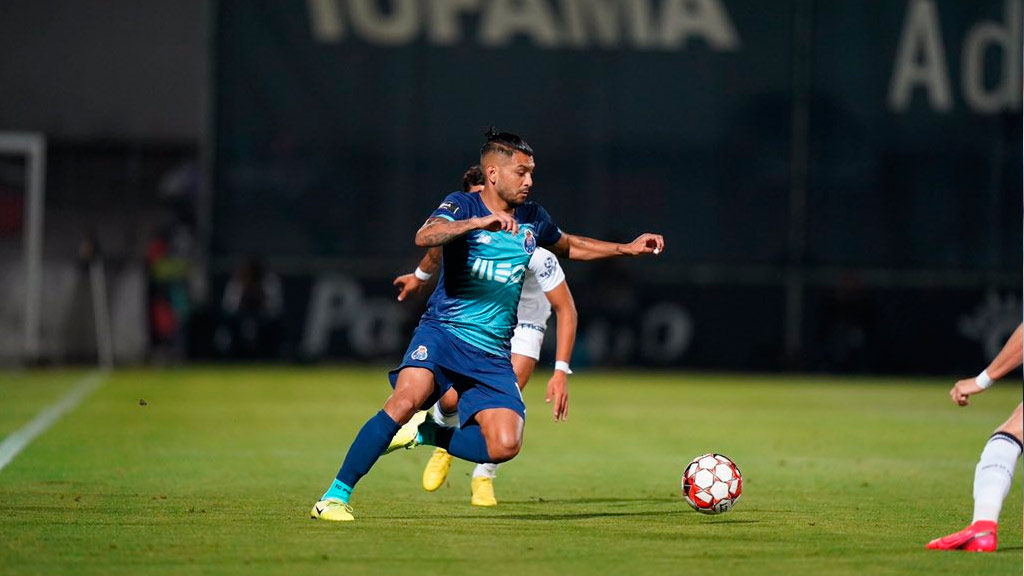 Golazo de 'Tecatito' Corona en la reanudación de la Liga Portuguesa