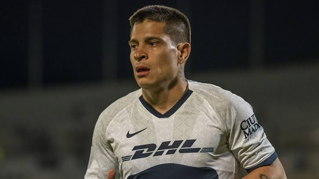 Juan Iturbe sacrificaría su sueldo para quedarse en Pumas