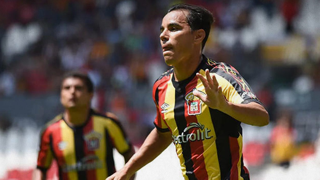 Omar Bravo se despide de Leones Negros