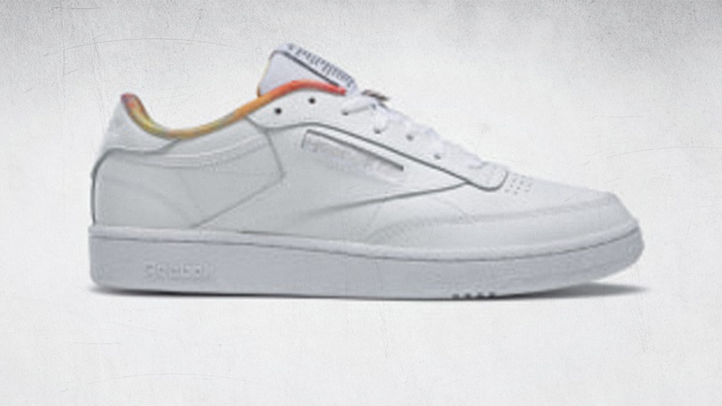 Este otro diseño blanco pero ahora con la marca Reebok