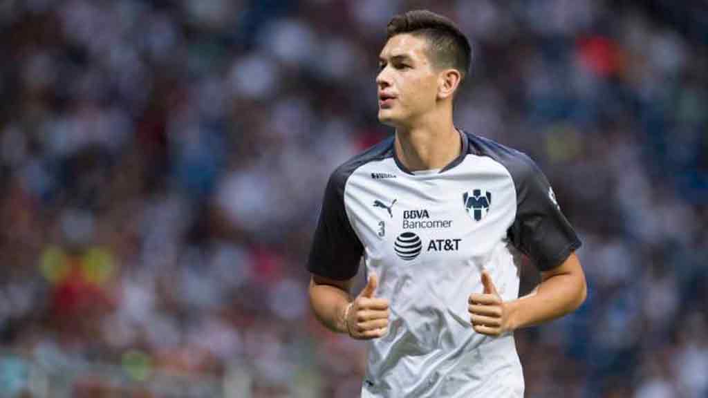 Valencia compraría a Rayados la mitad de la carta de César Montes