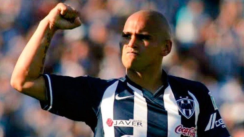 'Chupete' Suazo volverá a las canchas