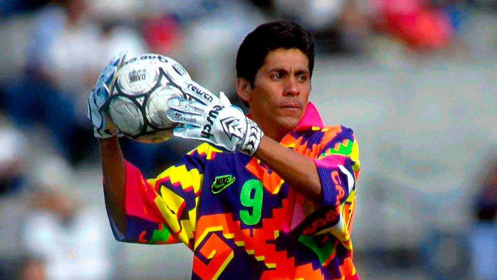 Jorge Campos se postula para dirigir a los Pumas