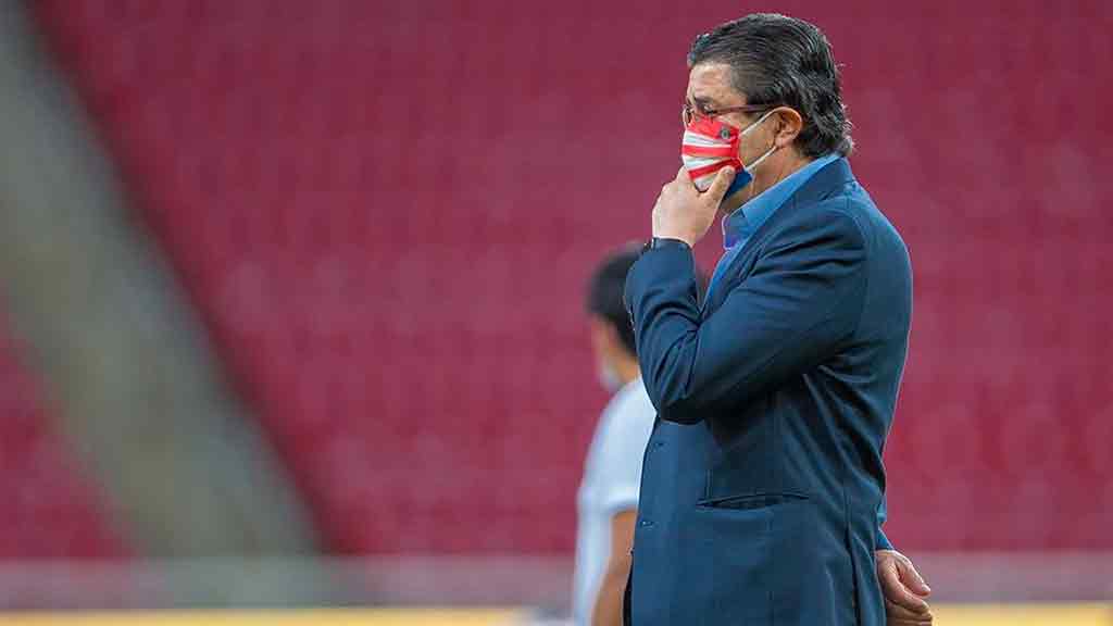 Luis Fernando Tena positivo por coronavirus en Chivas