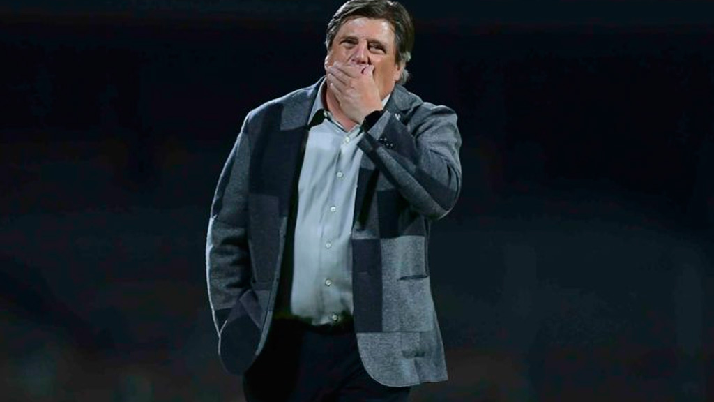 Miguel Herrera llama 'tontos' a los que piden su salida de América