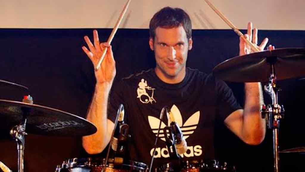 Petr Cech baterista