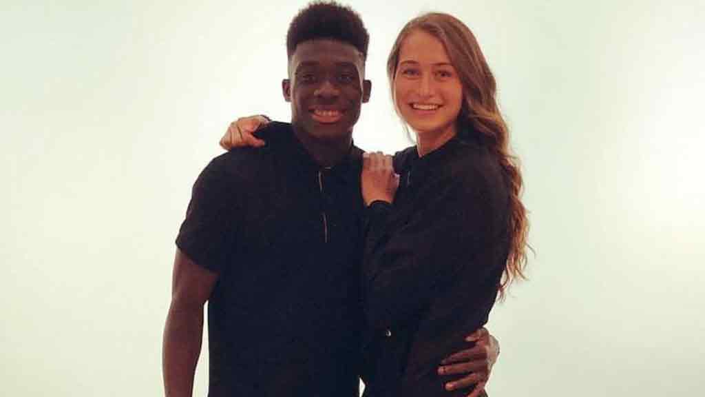 Alphonso Davies y su novia Jordyn Huitema, rivales en Champions League