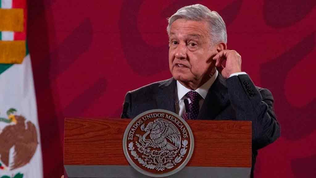 AMLO reprueba que futbolistas ganen millones durante pandemia